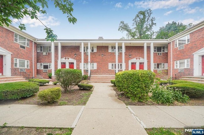 Building Photo - 640 Franklin Ave Unit 1M-1M Rental