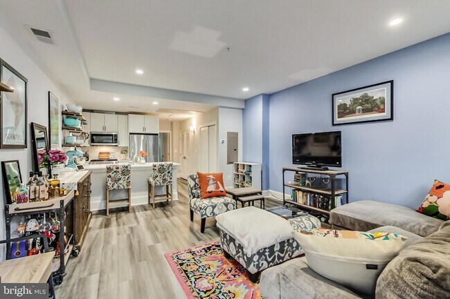 Photo - 819 D St NE Unidad 7