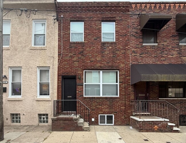 Building Photo - Just RENOVATED open floorplan 3 BED/1 BA H...