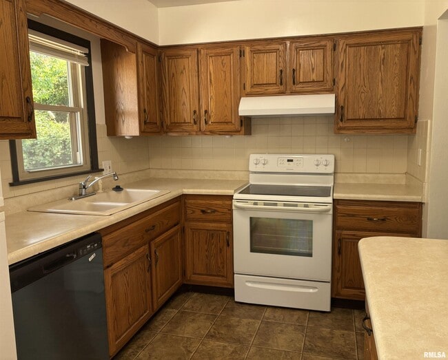 Photo - 2544 Glenn St