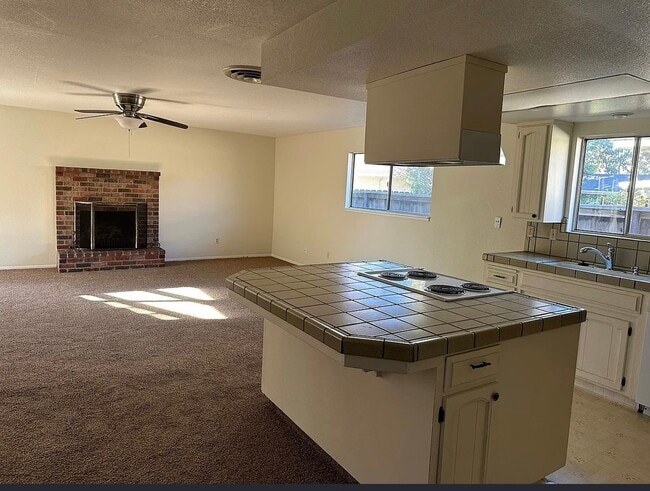 315 Rainier Dr