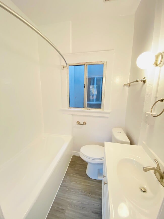 Photo - 457 Witmer St