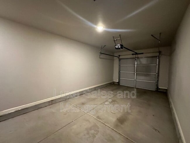 Photo - 4600 Loch Ln