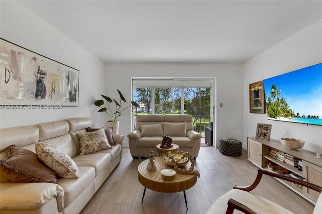 Photo - 950 Hillcrest Dr Unit 212
