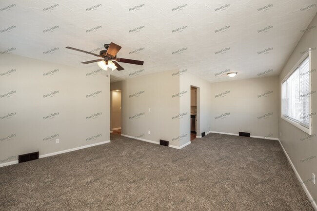 Photo - 2365 Pelton Ave