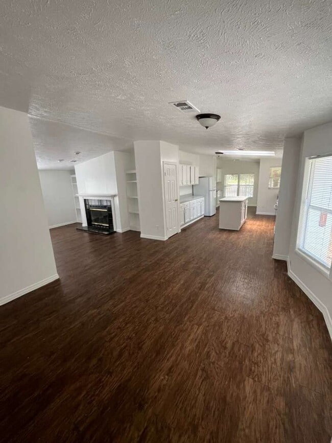 Photo - Large 4 bedroom 2 bathroom mobile home