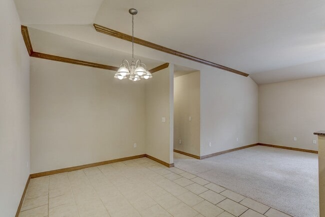 Photo - Duplex in Yukon, Available Now!