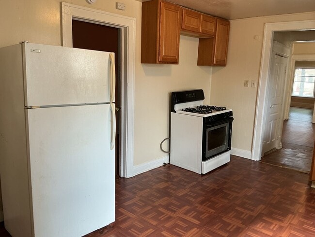 Building Photo - 2411 S 12th St Unit Lower Rental