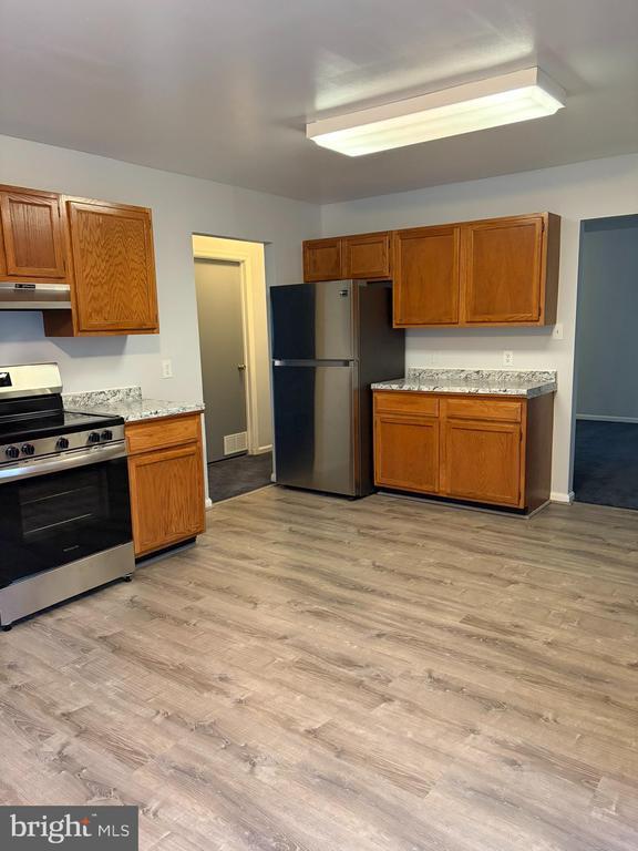 Photo - 424 Crisfield Dr