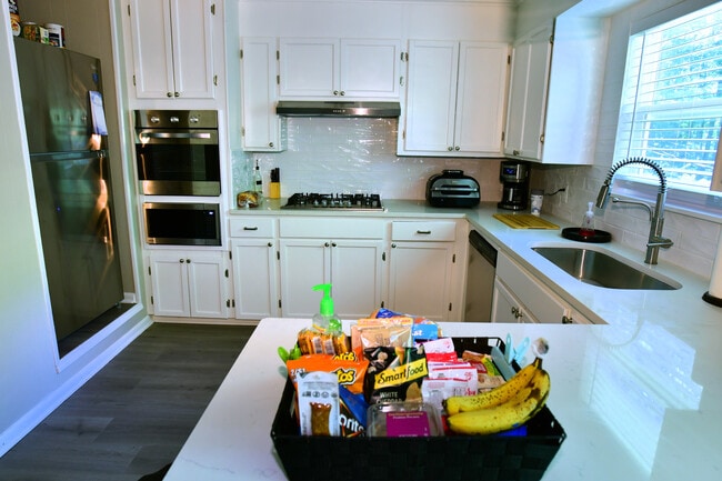 Photo - 37 Glenmere Dr