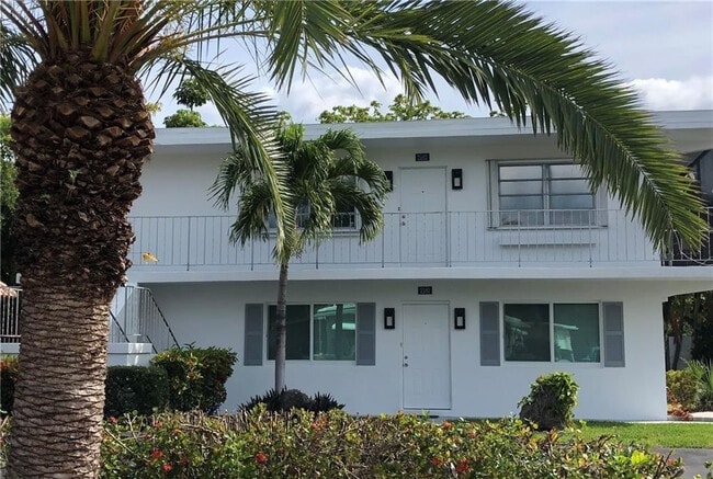 Photo - 2182 NE 5th Cir