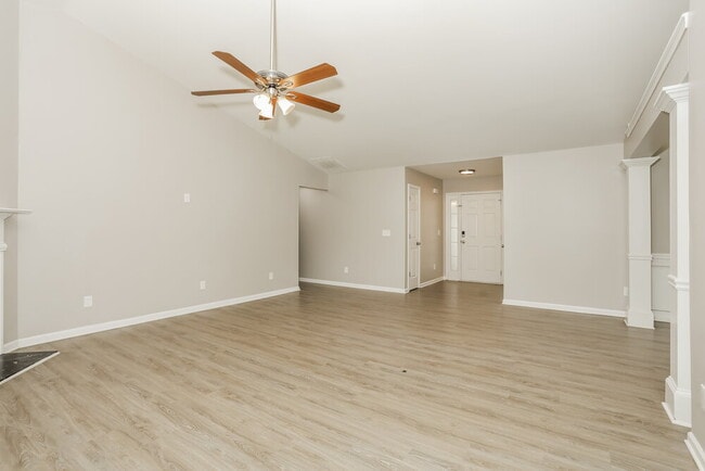 Photo - 402 Black Fox Dr