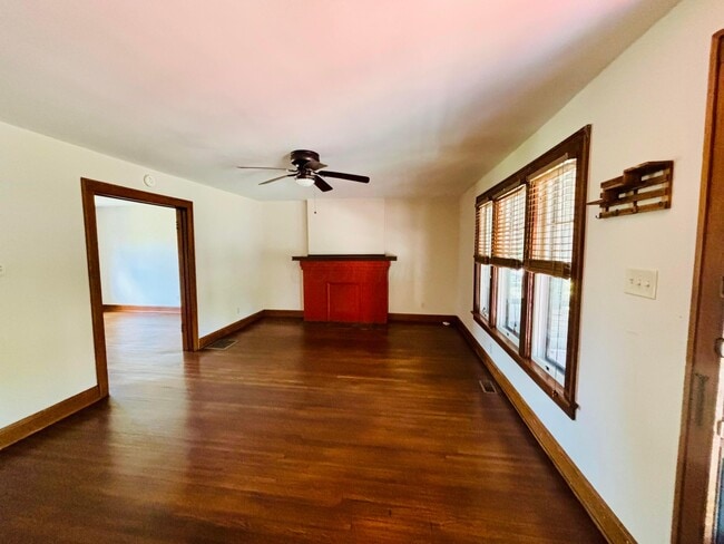 Photo - 315 Siebert St