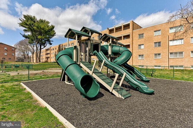 Photo - 6451 Oxford Ave Unidad 2B-A18