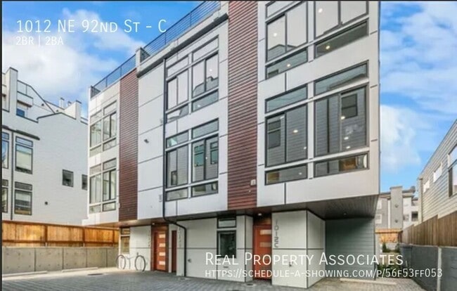 Building Photo - 1012 NE 92nd St