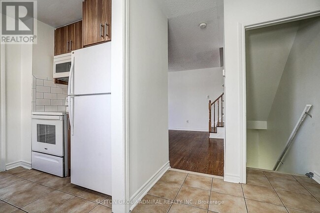 Photo - 7 Town House Crescent