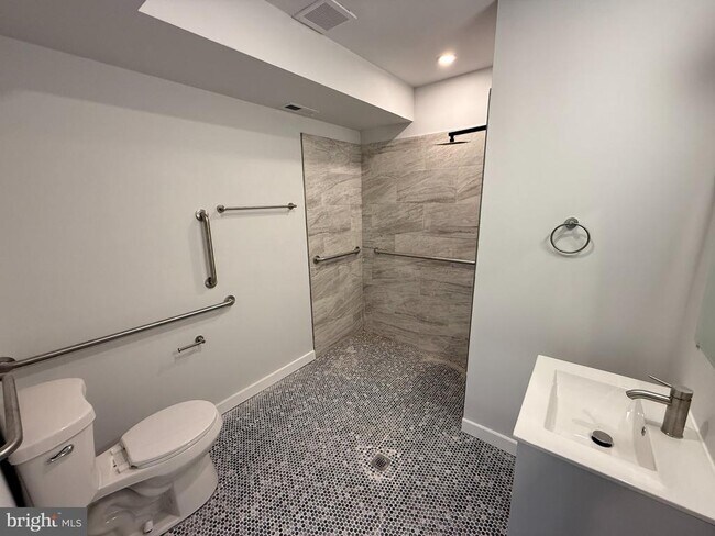 Photo - 1516 18th St SE