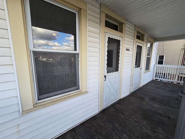 Building Photo - mad5865 Unit 5865