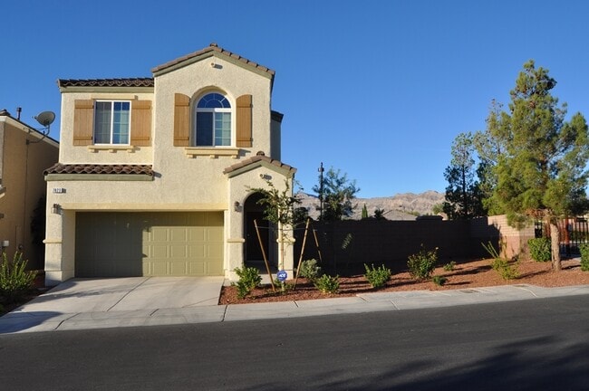 Building Photo - Fabulous 3 bedroom home in gated community!