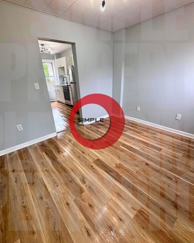 Photo - 834 Nicolls St