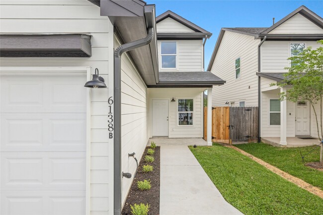 Photo - 6138 Brookfield Dr Unit B