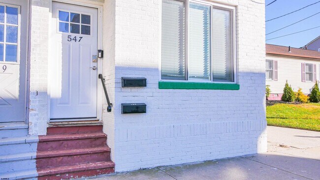 Building Photo - 547 N Connecticut Ave Unit UPPR-UPPR Rental