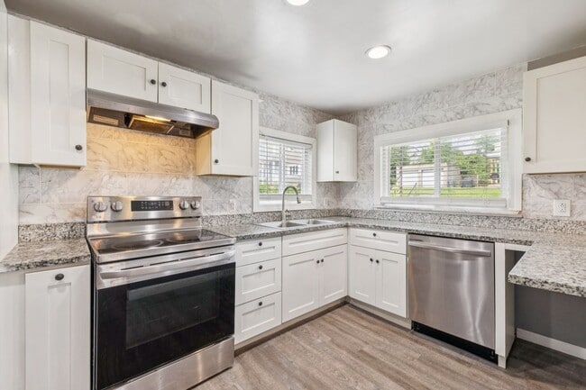 Photo - 2318 Eccles St