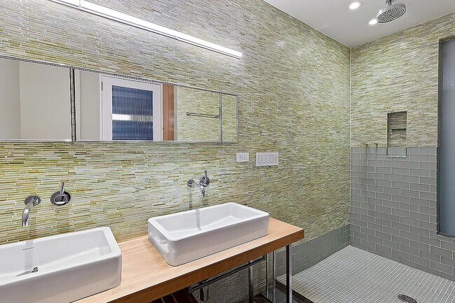 Photo - 198 Sixth Avenue Unidad 3