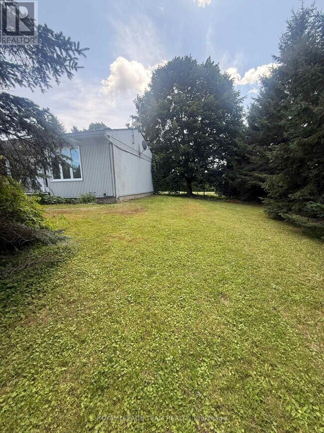 Photo - 978 Rideau Rd