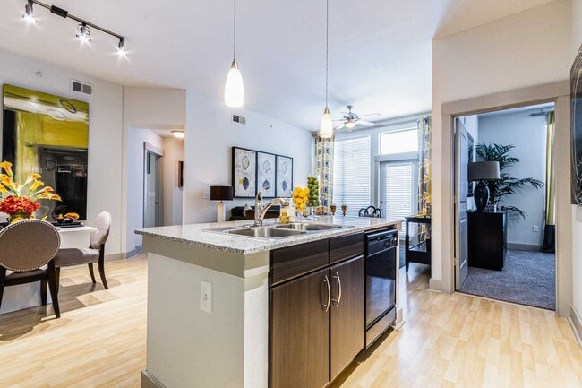 Photo - 2525 S Voss Rd Unidad 308