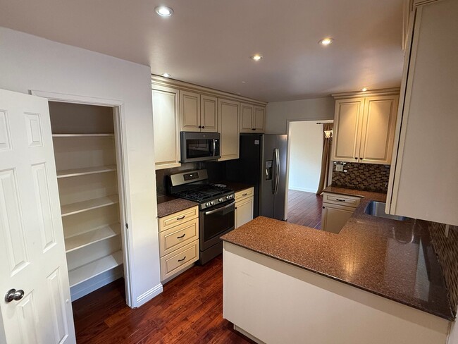 3-Bedroom Single Family Home in El Sobrant... - 3-Bedroom Single Family Home in El Sobrant...