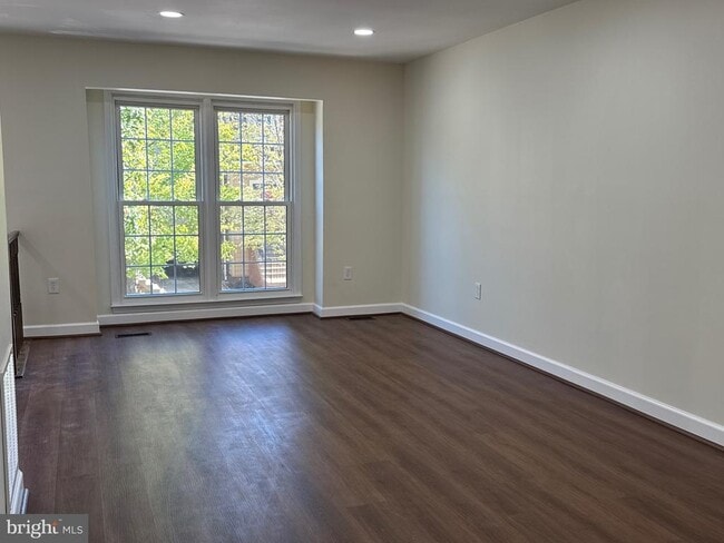 Building Photo - 46879 Trumpet Cir