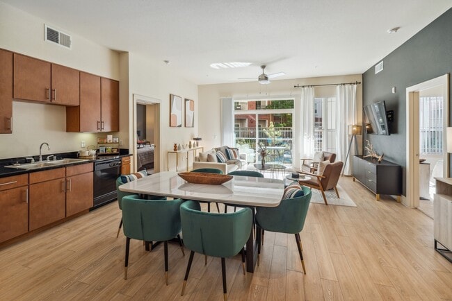 ParkAvenue_interior_ dining kitchen living - AMLI Park Avenue Apartments