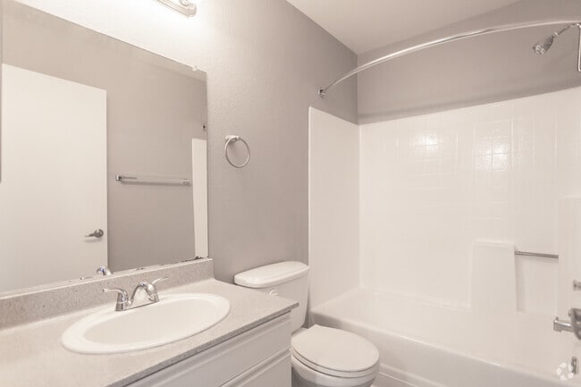 2BR,2BA-940SF-Bathroom