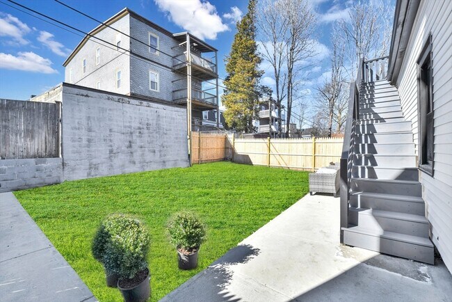 14 Carson St Unit 1