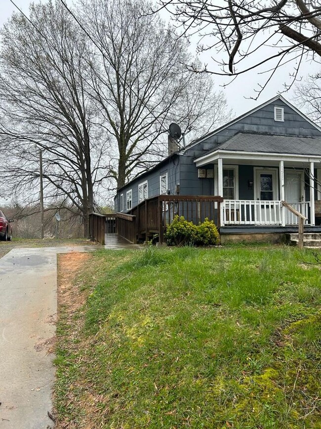 Building Photo - 1411 Underwood Ave