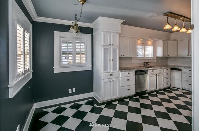 Photo - Walk to Schools, Downtown & Waterfront from Lettered Streets 5bd Home