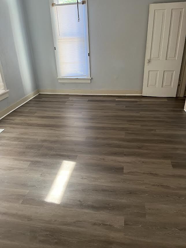 Photo - 1102 N Elm St