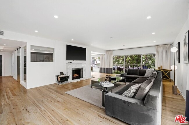 Photo - 440 N Oakhurst Dr Unidad 101