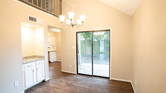 Photo - 17 Regency Ln