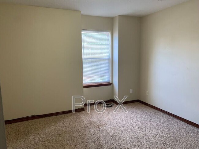 Photo - 2027 Marigold St