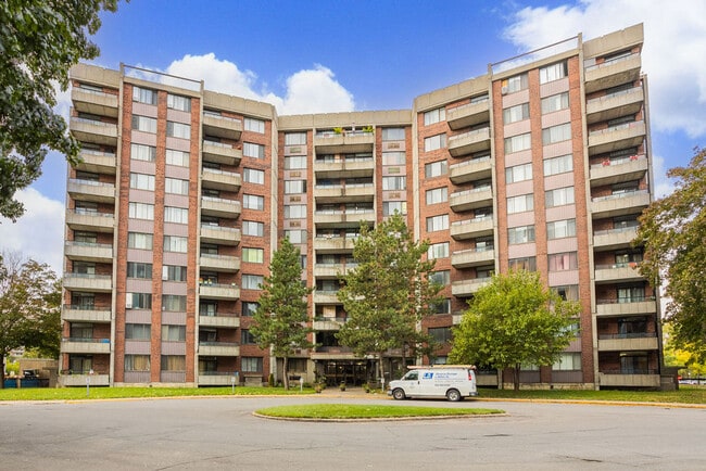 Building Photo - 10500 Boul De L'acadie