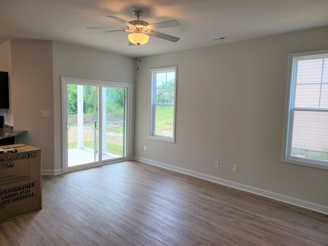 Photo - Beautiful 3 bedroom, 2.5 bath townhome - H...