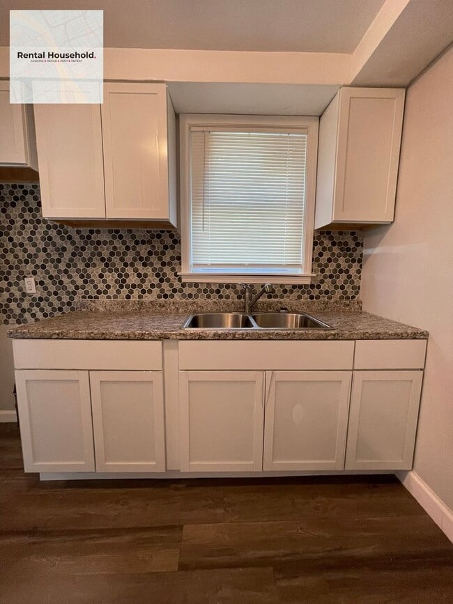 Photo - Beautifully Kept~3 BEDROOM 1 BATH BUNGALOW