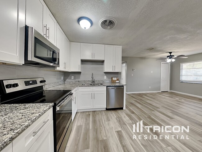 Photo - 10916 N 14th St