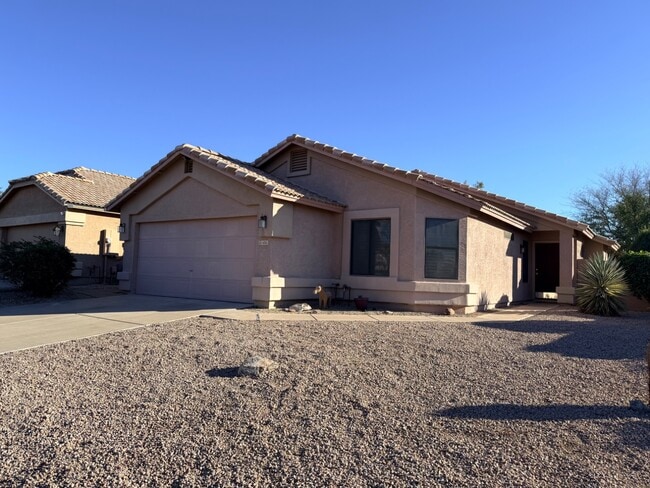 Building Photo - 6061 E Rochelle St