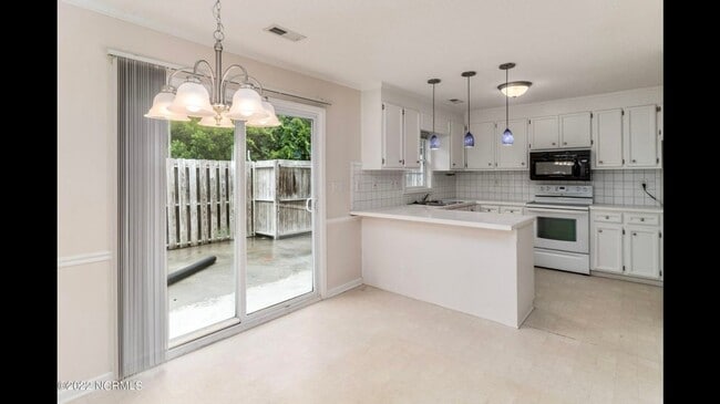 3809 E Vancroft Cir
