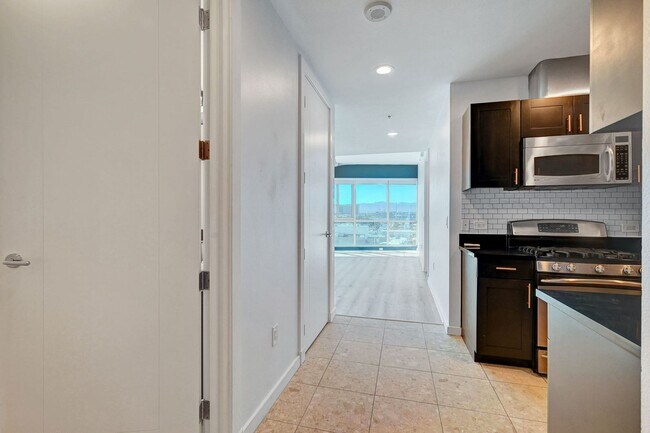 Photo - 4575 Dean Martin Dr Unidad 602