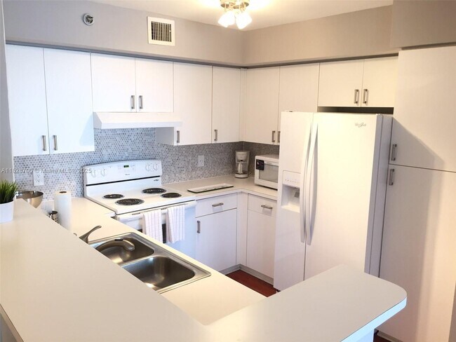 Photo - 19655 E Country Club Dr Unit 6504