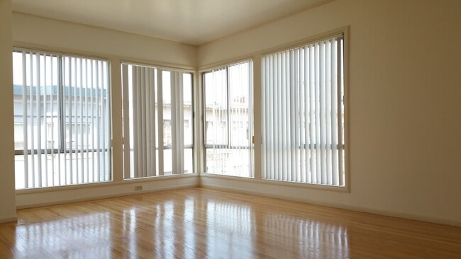 Photo - 1021 Clay St Unidad 1023